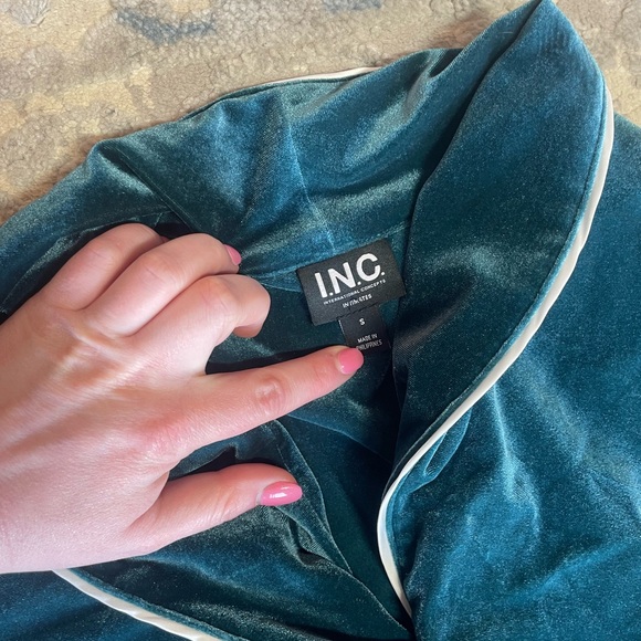 I.N.C. International Concepts Velvet Shawl Collar Pajama Set w/ Detachable Belt - Picture 7 of 13